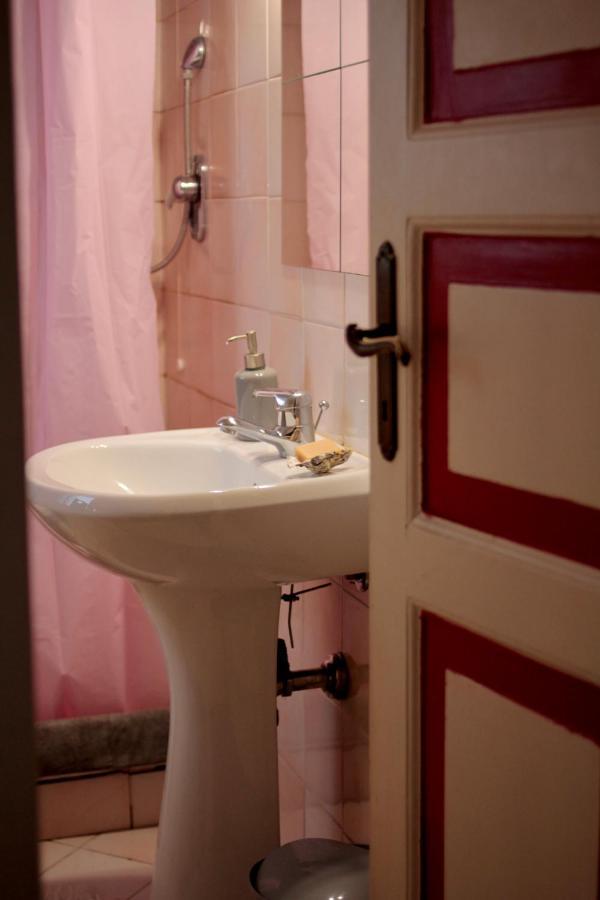 Artroom In Appartment Genua Exterior foto